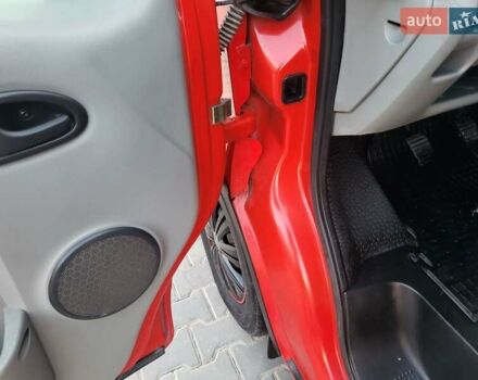 Червоний Опель Віваро, об'ємом двигуна 1.9 л та пробігом 262 тис. км за 7999 $, фото 81 на Automoto.ua