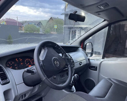 Красный Опель Виваро, объемом двигателя 2.5 л и пробегом 322 тыс. км за 7500 $, фото 6 на Automoto.ua