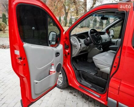 Червоний Опель Віваро, об'ємом двигуна 1.87 л та пробігом 400 тис. км за 8300 $, фото 16 на Automoto.ua
