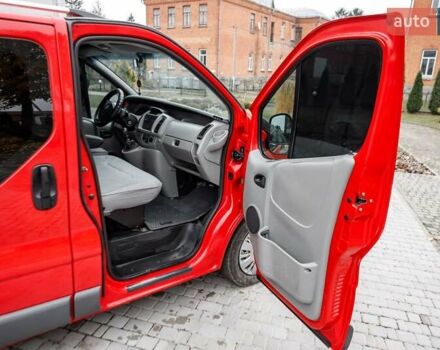 Червоний Опель Віваро, об'ємом двигуна 1.87 л та пробігом 400 тис. км за 8300 $, фото 18 на Automoto.ua