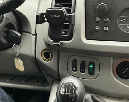 Красный Опель Виваро, объемом двигателя 2.5 л и пробегом 370 тыс. км за 8200 $, фото 9 на Automoto.ua