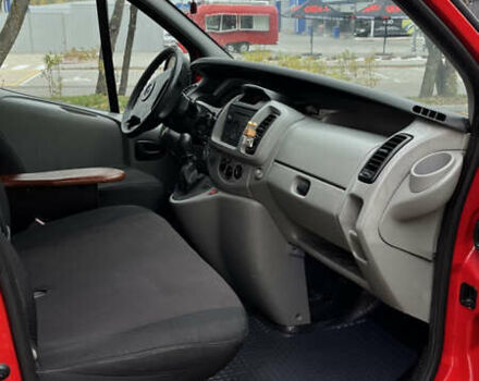 Красный Опель Виваро, объемом двигателя 2.5 л и пробегом 370 тыс. км за 8200 $, фото 6 на Automoto.ua