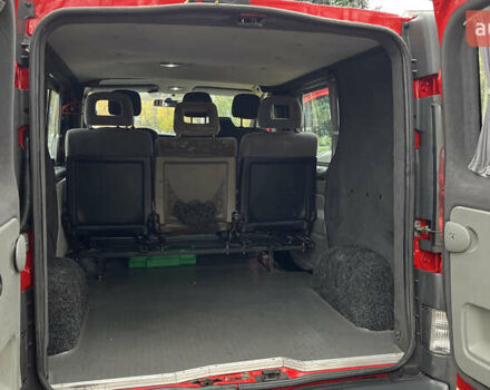 Красный Опель Виваро, объемом двигателя 2.5 л и пробегом 370 тыс. км за 8200 $, фото 7 на Automoto.ua