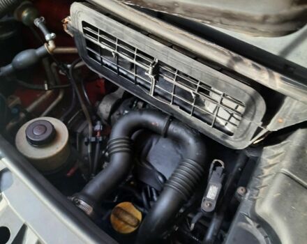 Червоний Опель Віваро, об'ємом двигуна 2 л та пробігом 250 тис. км за 8800 $, фото 3 на Automoto.ua