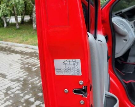 Красный Опель Виваро, объемом двигателя 2 л и пробегом 234 тыс. км за 8800 $, фото 102 на Automoto.ua
