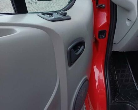 Красный Опель Виваро, объемом двигателя 2 л и пробегом 300 тыс. км за 10890 $, фото 16 на Automoto.ua