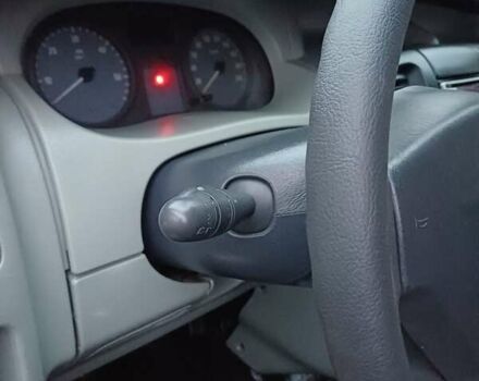 Красный Опель Виваро, объемом двигателя 2 л и пробегом 300 тыс. км за 10890 $, фото 13 на Automoto.ua