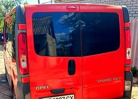 Червоний Опель Віваро, об'ємом двигуна 2 л та пробігом 316 тис. км за 9000 $, фото 8 на Automoto.ua