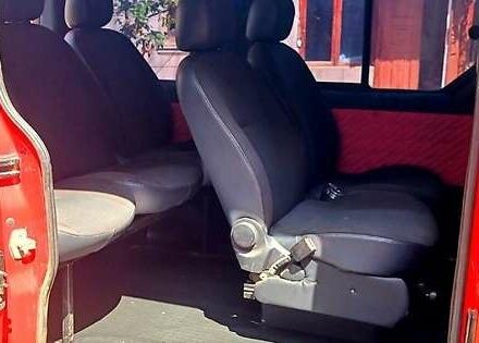 Червоний Опель Віваро, об'ємом двигуна 2 л та пробігом 316 тис. км за 9000 $, фото 3 на Automoto.ua