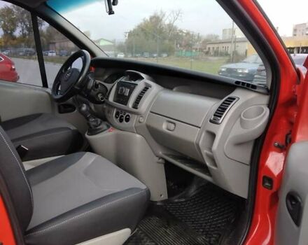 Красный Опель Виваро, объемом двигателя 2 л и пробегом 231 тыс. км за 9100 $, фото 10 на Automoto.ua