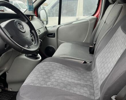 Красный Опель Виваро, объемом двигателя 2 л и пробегом 226 тыс. км за 7800 $, фото 5 на Automoto.ua