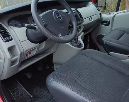 Красный Опель Виваро, объемом двигателя 2 л и пробегом 300 тыс. км за 10890 $, фото 12 на Automoto.ua