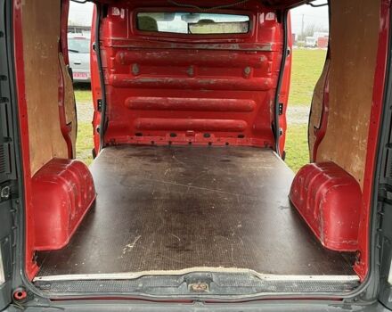 Красный Опель Виваро, объемом двигателя 2 л и пробегом 226 тыс. км за 7800 $, фото 4 на Automoto.ua