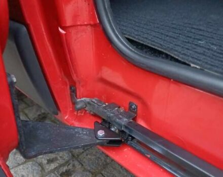 Красный Опель Виваро, объемом двигателя 2 л и пробегом 300 тыс. км за 10890 $, фото 26 на Automoto.ua