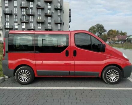 Красный Опель Виваро, объемом двигателя 2 л и пробегом 231 тыс. км за 9100 $, фото 2 на Automoto.ua