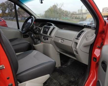 Красный Опель Виваро, объемом двигателя 2 л и пробегом 231 тыс. км за 9100 $, фото 5 на Automoto.ua