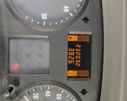 Красный Опель Виваро, объемом двигателя 2 л и пробегом 231 тыс. км за 9100 $, фото 12 на Automoto.ua