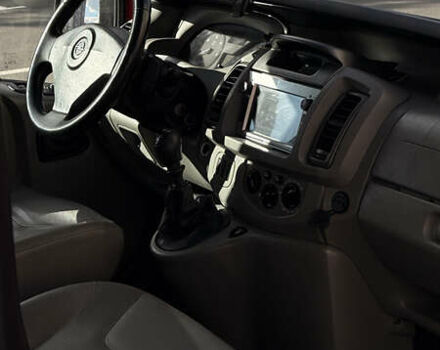 Красный Опель Виваро, объемом двигателя 2 л и пробегом 400 тыс. км за 10500 $, фото 15 на Automoto.ua