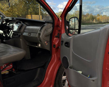 Красный Опель Виваро, объемом двигателя 2 л и пробегом 400 тыс. км за 10500 $, фото 17 на Automoto.ua