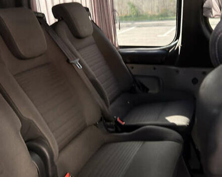 Красный Опель Виваро, объемом двигателя 2 л и пробегом 400 тыс. км за 10500 $, фото 19 на Automoto.ua