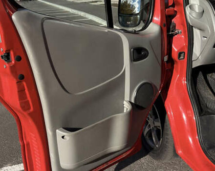 Красный Опель Виваро, объемом двигателя 2 л и пробегом 400 тыс. км за 10500 $, фото 14 на Automoto.ua