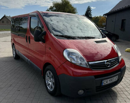Красный Опель Виваро, объемом двигателя 2 л и пробегом 261 тыс. км за 13900 $, фото 2 на Automoto.ua