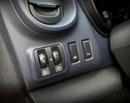 Опель Віваро 2014 у Вінниці на Automoto.ua Червоний Опель Віваро, об'ємом двигуна 1.6 л та пробігом 289 тис. км за 9800 $, фото 14 на Automoto.ua