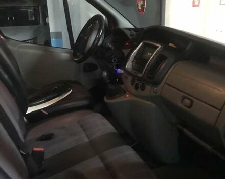 Красный Опель Виваро, объемом двигателя 2 л и пробегом 346 тыс. км за 13000 $, фото 4 на Automoto.ua