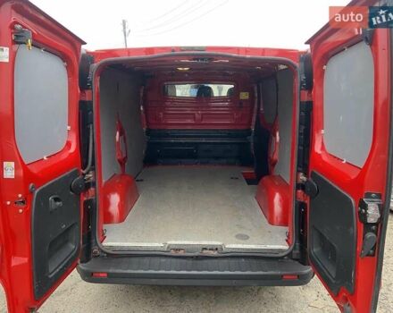 Красный Опель Виваро, объемом двигателя 1.6 л и пробегом 303 тыс. км за 12700 $, фото 3 на Automoto.ua