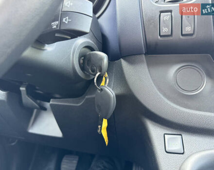 Червоний Опель Віваро, об'ємом двигуна 1.6 л та пробігом 152 тис. км за 16666 $, фото 27 на Automoto.ua