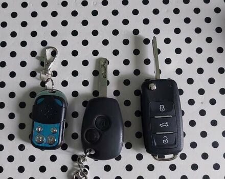 Красный Опель Виваро, объемом двигателя 1.6 л и пробегом 171 тыс. км за 17500 $, фото 9 на Automoto.ua