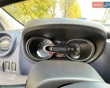 Червоний Опель Віваро, об'ємом двигуна 1.6 л та пробігом 370 тис. км за 10500 $, фото 10 на Automoto.ua