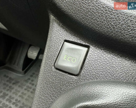 Красный Опель Виваро, объемом двигателя 1.6 л и пробегом 206 тыс. км за 12500 $, фото 50 на Automoto.ua