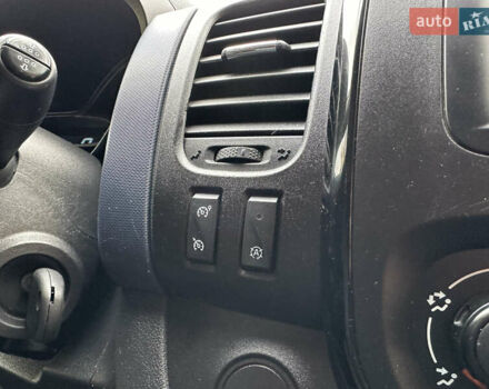 Красный Опель Виваро, объемом двигателя 1.6 л и пробегом 206 тыс. км за 12500 $, фото 49 на Automoto.ua