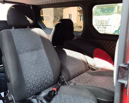 Красный Опель Виваро, объемом двигателя 1.6 л и пробегом 280 тыс. км за 14500 $, фото 2 на Automoto.ua