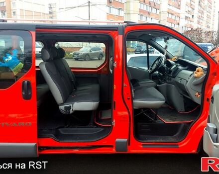 Красный Опель Виваро, объемом двигателя 2 л и пробегом 346 тыс. км за 12500 $, фото 4 на Automoto.ua