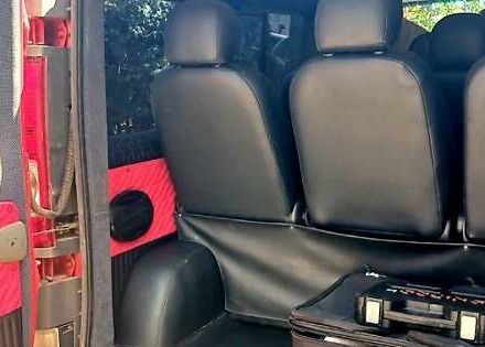 Червоний Опель Віваро, об'ємом двигуна 2 л та пробігом 316 тис. км за 9000 $, фото 1 на Automoto.ua
