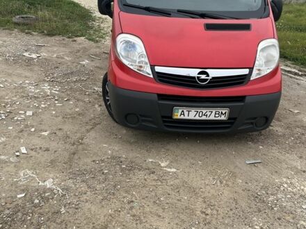 Червоний Опель Віваро, об'ємом двигуна 2 л та пробігом 226 тис. км за 7800 $, фото 1 на Automoto.ua