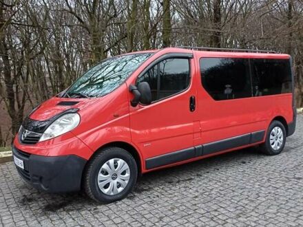 Красный Опель Виваро, объемом двигателя 2 л и пробегом 300 тыс. км за 10890 $, фото 1 на Automoto.ua