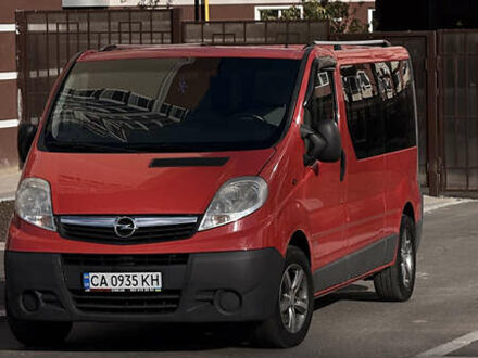 Опель Виваро 2009 в Умани на Automoto.ua Красный Опель Виваро, объемом двигателя 2 л и пробегом 400 тыс. км за 10500 $, фото 1 на Automoto.ua