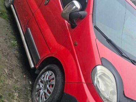 Красный Опель Виваро, объемом двигателя 2.5 л и пробегом 320 тыс. км за 7650 $, фото 1 на Automoto.ua