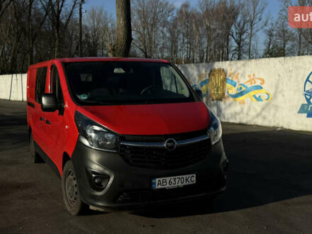 Красный Опель Виваро, объемом двигателя 1.6 л и пробегом 199 тыс. км за 18000 $, фото 1 на Automoto.ua