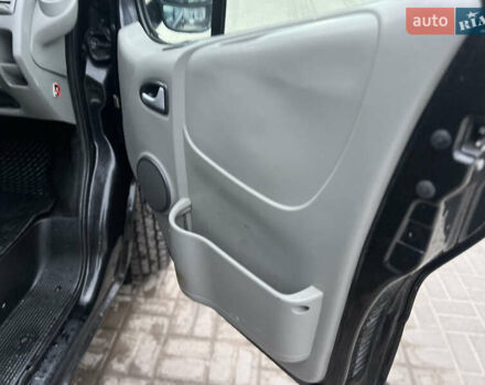 Опель Виваро, объемом двигателя 2.5 л и пробегом 450 тыс. км за 7999 $, фото 10 на Automoto.ua