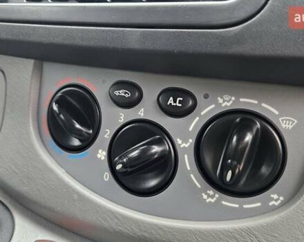 Опель Віваро, об'ємом двигуна 2 л та пробігом 207 тис. км за 14700 $, фото 13 на Automoto.ua