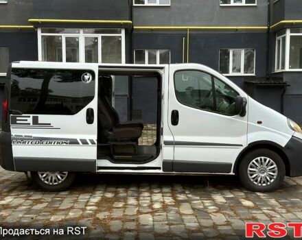 Опель Виваро, объемом двигателя 2.5 л и пробегом 300 тыс. км за 6500 $, фото 7 на Automoto.ua