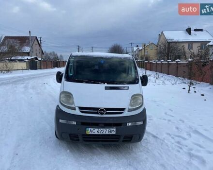 Белый Опель Виваро пасс., объемом двигателя 2.5 л и пробегом 264 тыс. км за 8500 $, фото 3 на Automoto.ua