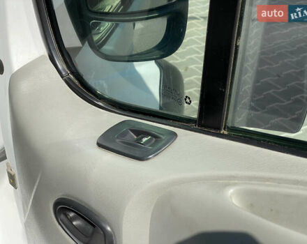 Белый Опель Виваро пасс., объемом двигателя 1.87 л и пробегом 390 тыс. км за 7200 $, фото 24 на Automoto.ua