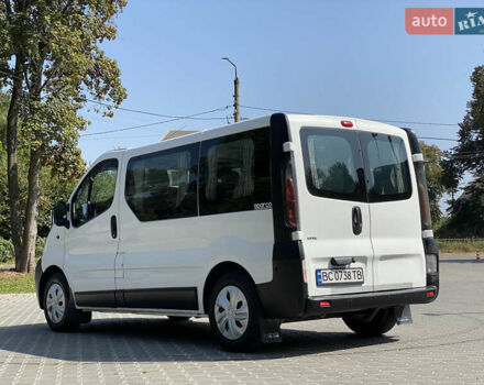 Белый Опель Виваро пасс., объемом двигателя 1.87 л и пробегом 390 тыс. км за 7200 $, фото 3 на Automoto.ua