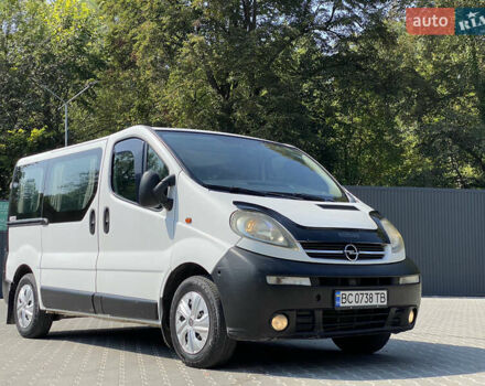 Белый Опель Виваро пасс., объемом двигателя 1.87 л и пробегом 390 тыс. км за 7200 $, фото 7 на Automoto.ua
