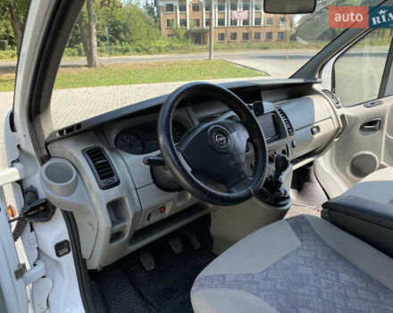 Белый Опель Виваро пасс., объемом двигателя 1.87 л и пробегом 390 тыс. км за 7200 $, фото 16 на Automoto.ua